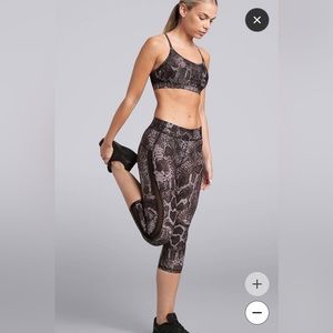 HPE Activewear Mid Waist Soho Snake
3/4 Leggings